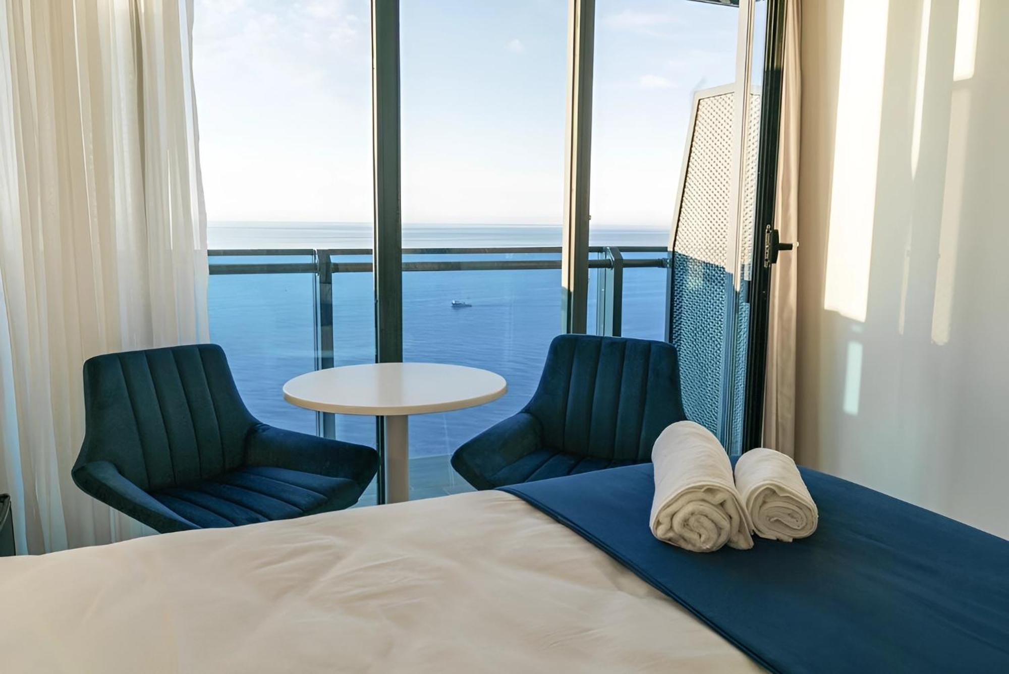 Orbi Batumi City Beach View Hotel מראה חיצוני תמונה