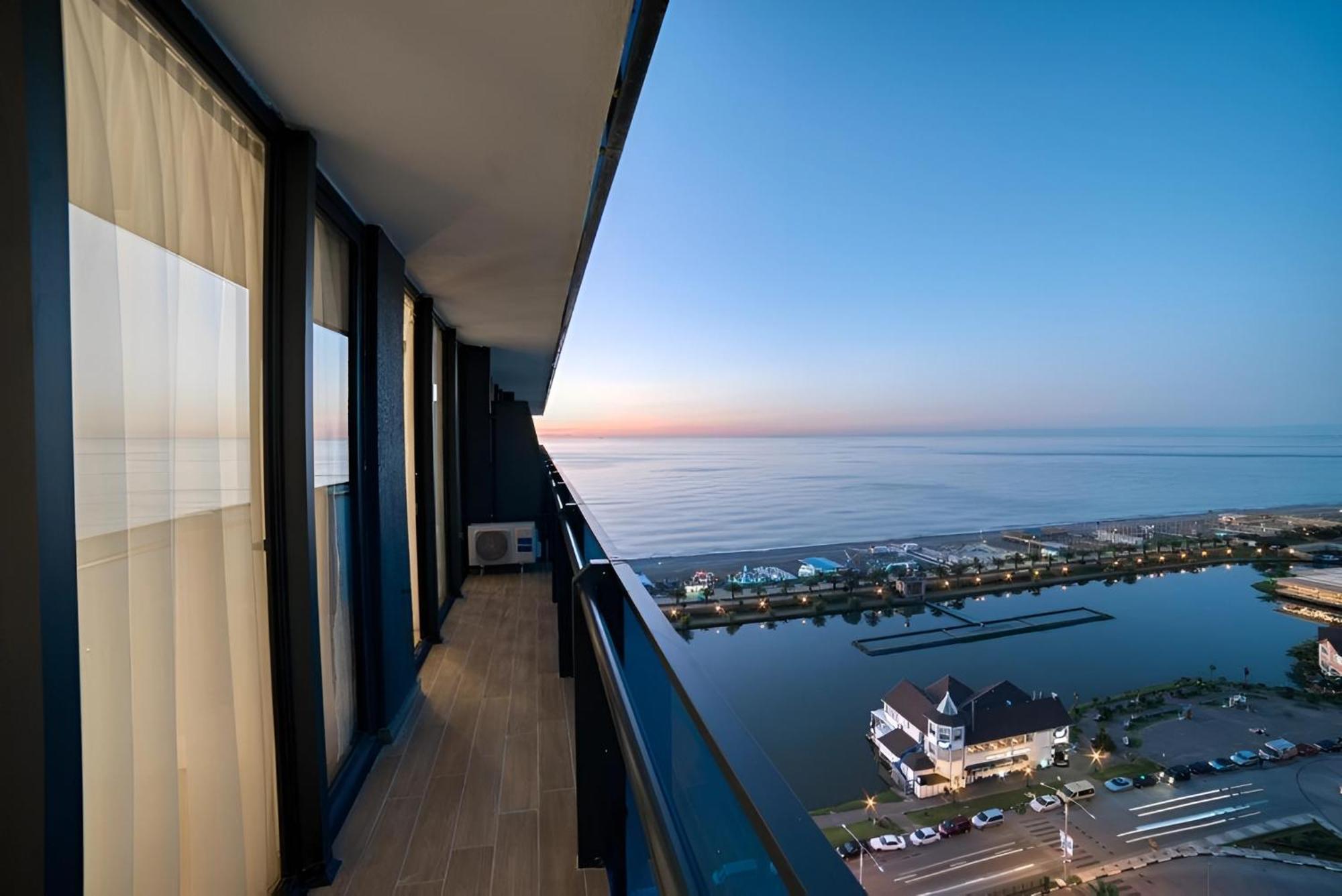 Orbi Batumi City Beach View Hotel מראה חיצוני תמונה