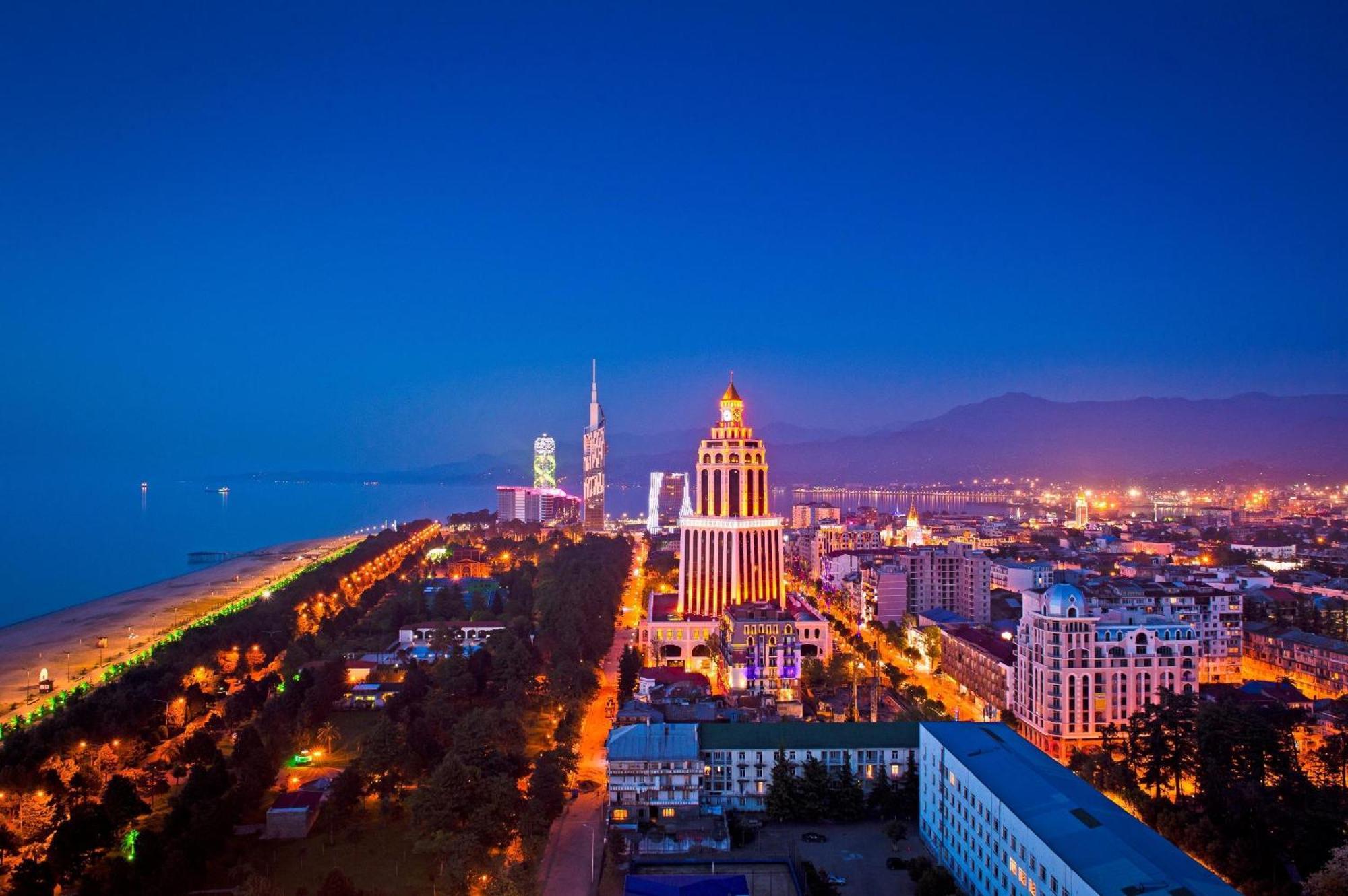 Orbi Batumi City Beach View Hotel מראה חיצוני תמונה