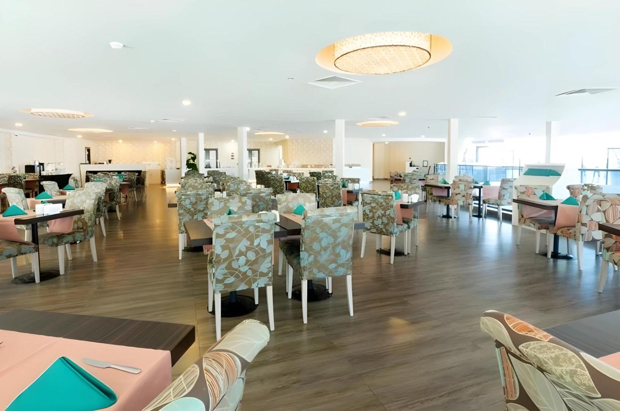 Orbi Batumi City Beach View Hotel מראה חיצוני תמונה