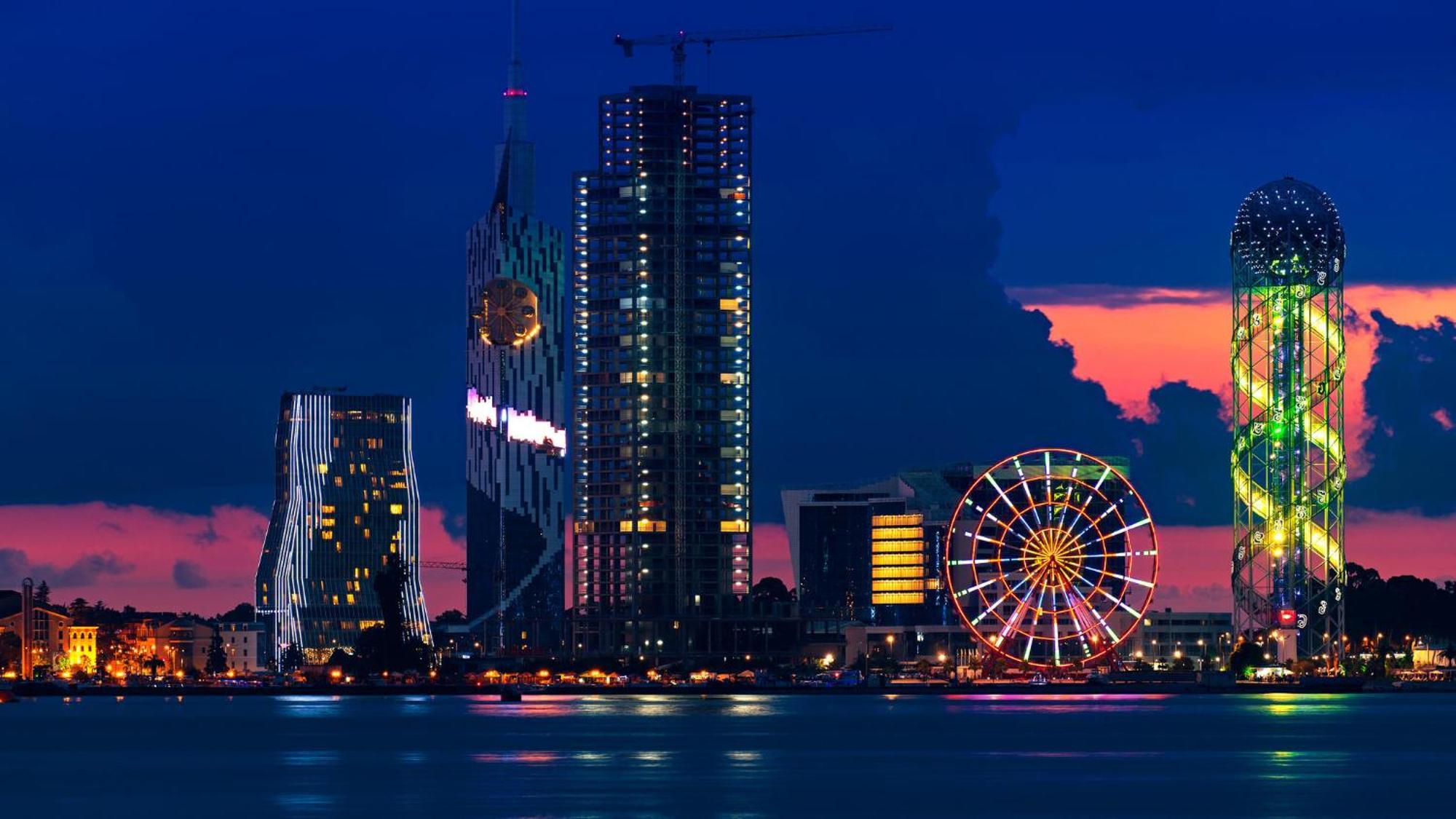 Orbi Batumi City Beach View Hotel מראה חיצוני תמונה